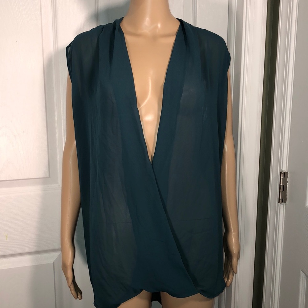 Highness Green Top. NWT. OSFA(plus)